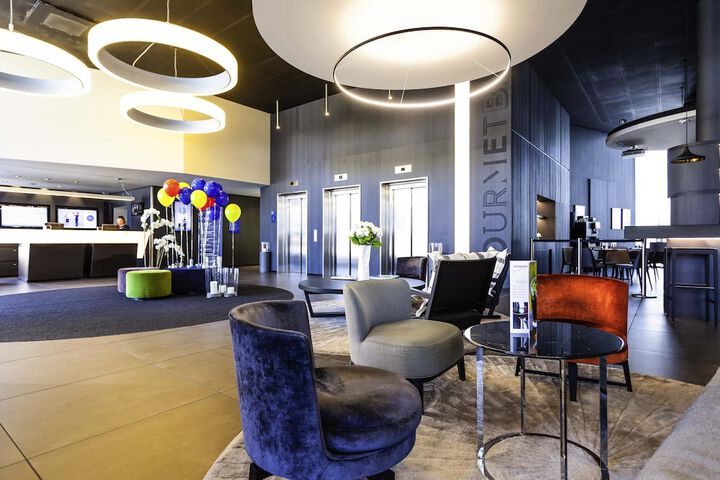 Entrance & Lobby