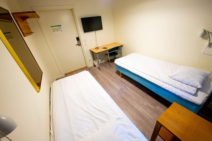Room 6 of 24