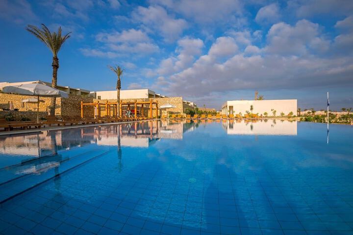 Hotel Pool