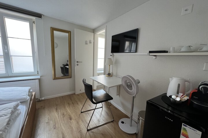 Room 17 of 40