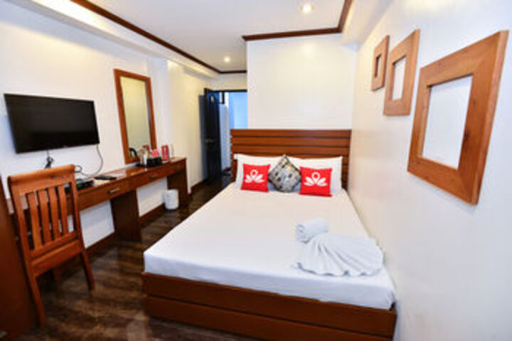 Room 10 of 24