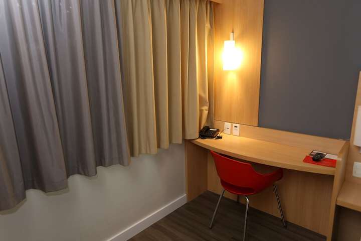 Room 31 of 128