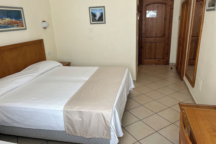 Room 25 of 50