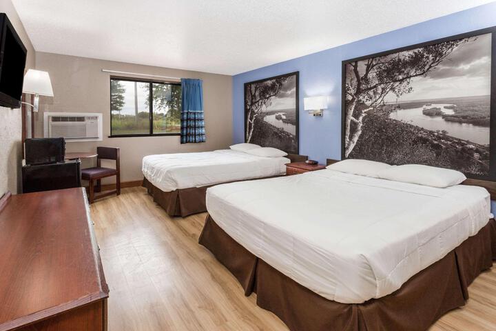 1 King Bed (5 of 9)