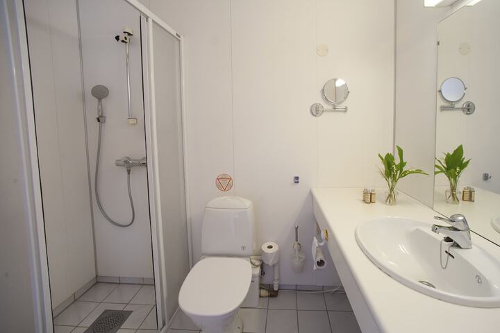 Room 52 of 102