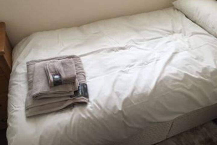 Room 4 of 16
