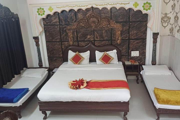 Room 5 of 20
