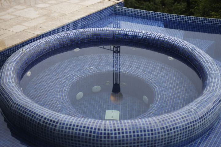 Pool 101 of 136