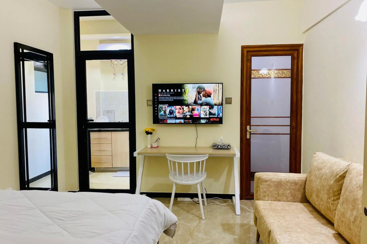 Room 5 of 13