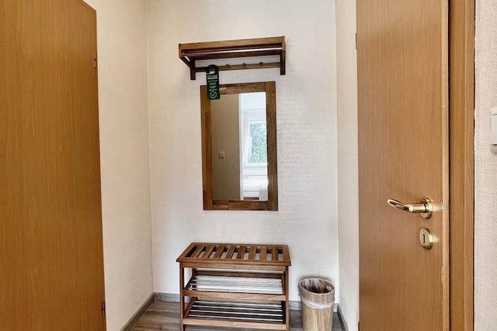 Room 25 of 37