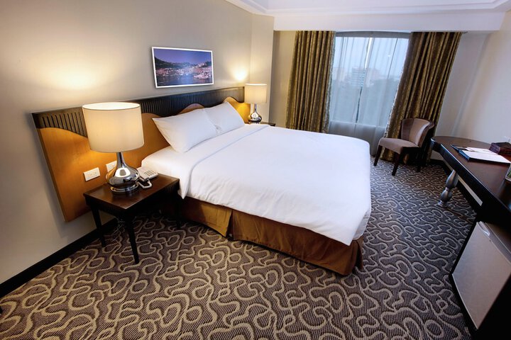 Room 32 of 95