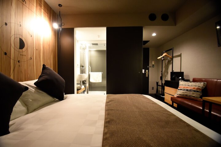 Room 83 of 107