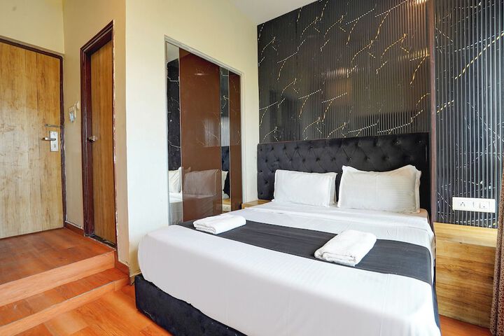 Room 32 of 37