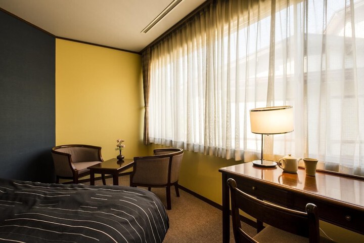 Room 11 of 50