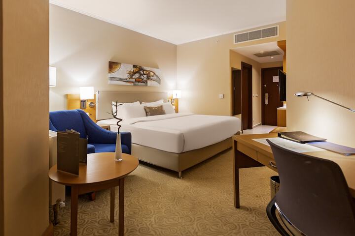 Room 10 of 79