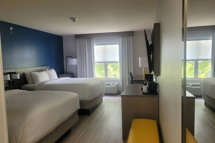 2 Queen Beds (3 of 12)