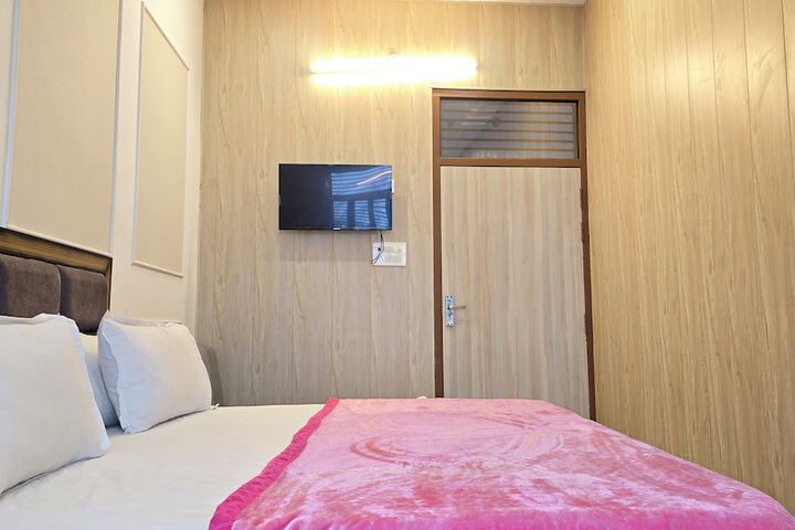 Room 10 of 75