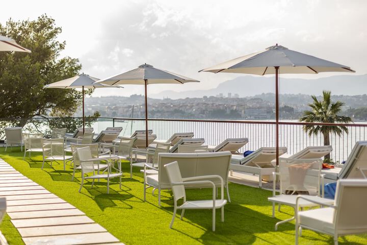 Sundeck 52 of 57
