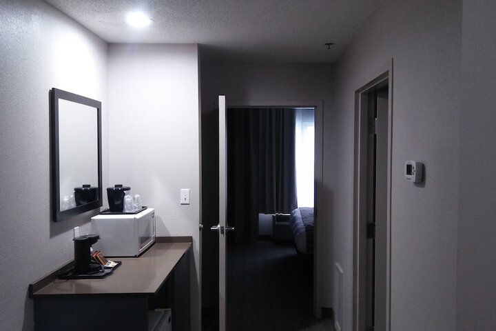 1 Bedroom Suite King Bed (9 of 22)