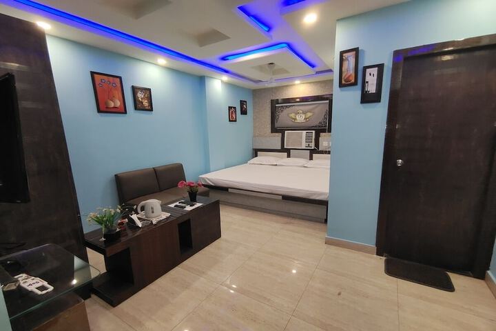 Room 13 of 19