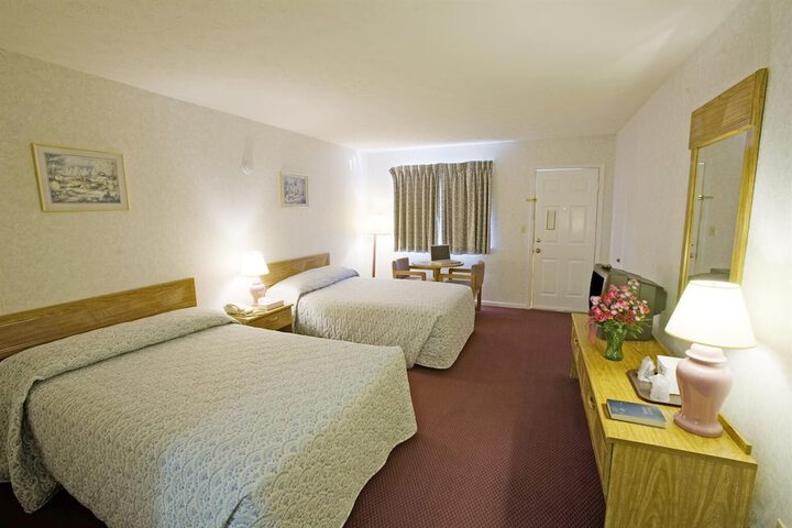 2 Queen Beds (3 of 10)
