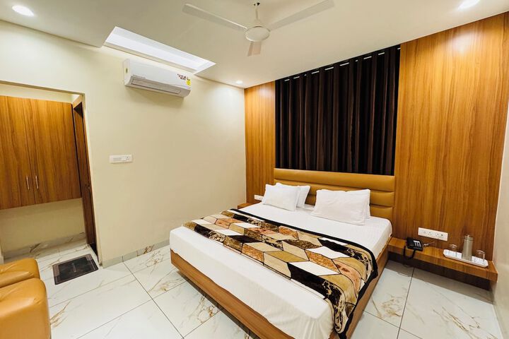 Room 8 of 38