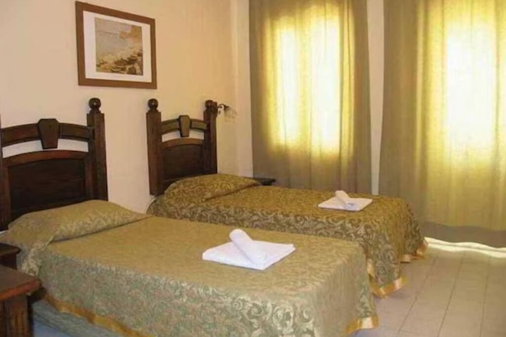 Room 2 of 7