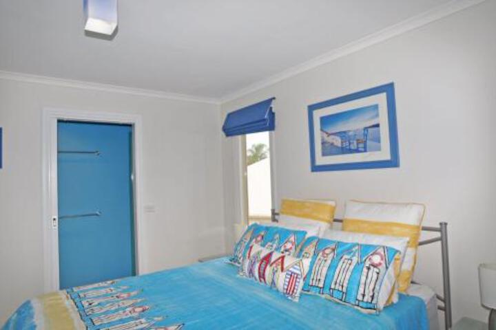 Room 32 of 47