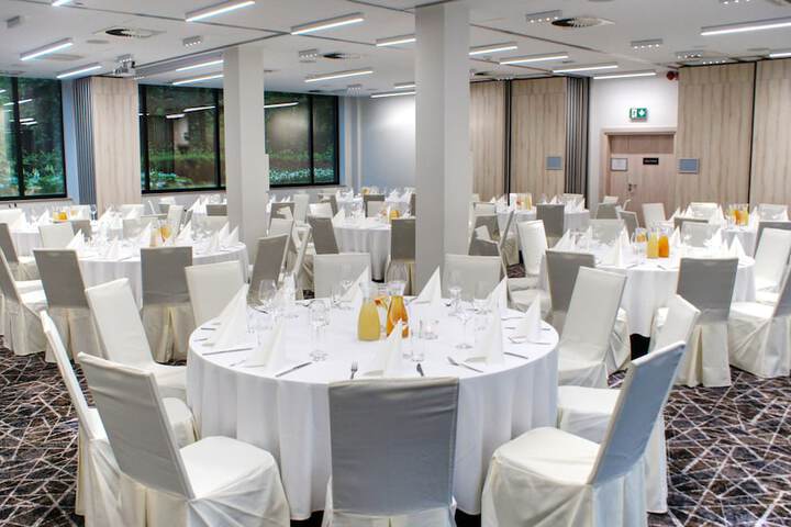 Ballroom/Hall 79 of 95
