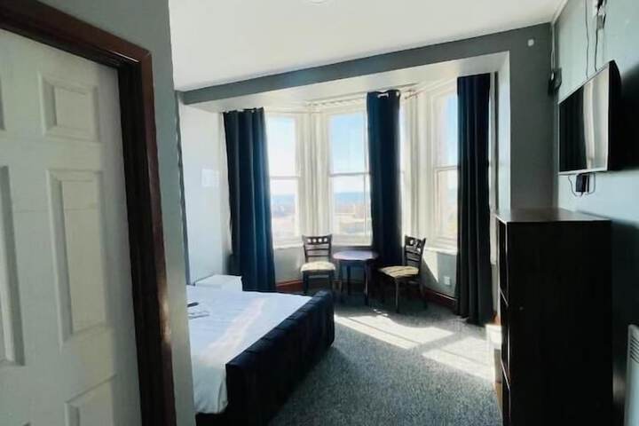 Room 4 of 49