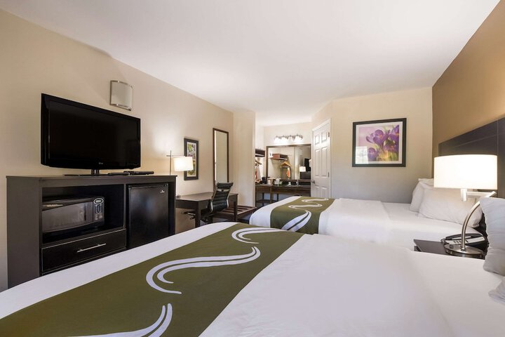 2 Double Beds (3 of 12)