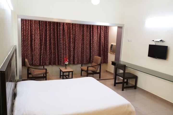 Room 10 of 40