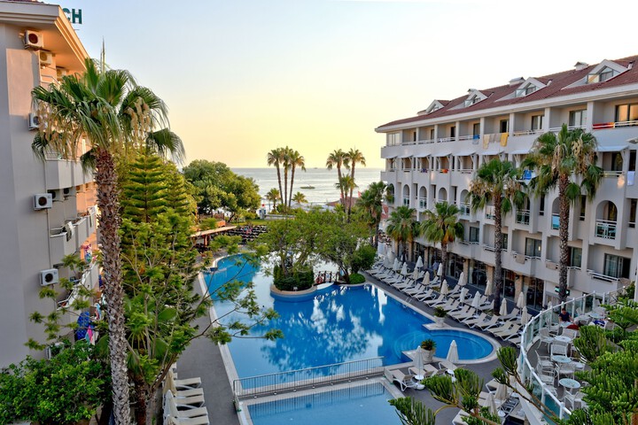 Hotel Pool