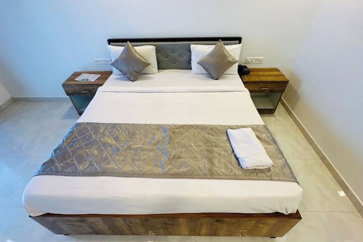 Room 5 of 25