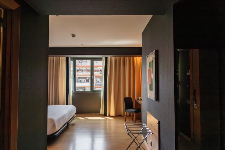 Room 42 of 140