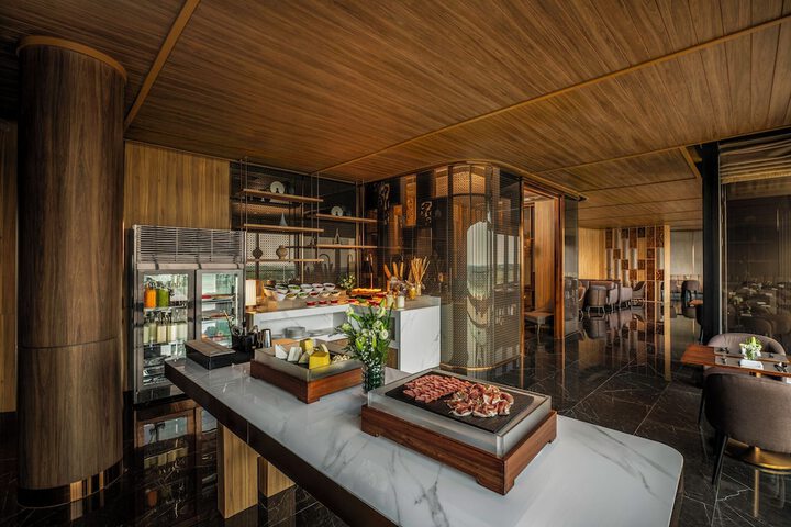 Lounge 91 of 100