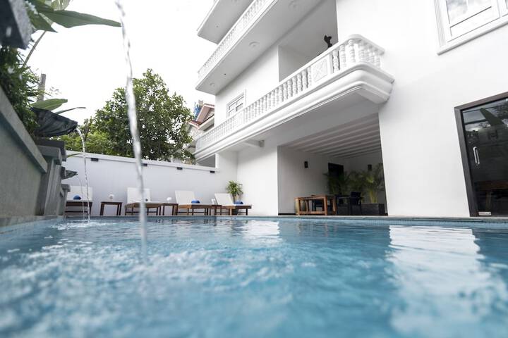 Pool 40 of 76