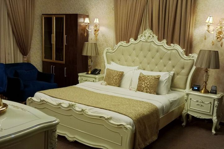Room 35 of 77