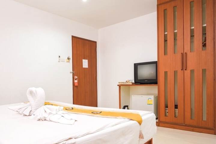 Room 15 of 33