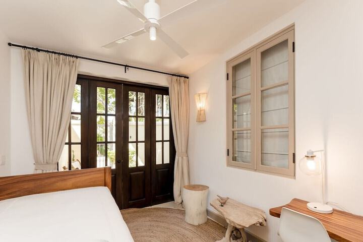 Room 44 of 1000