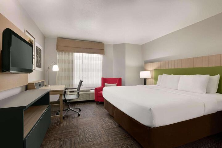 1 King Bed (7 of 7)