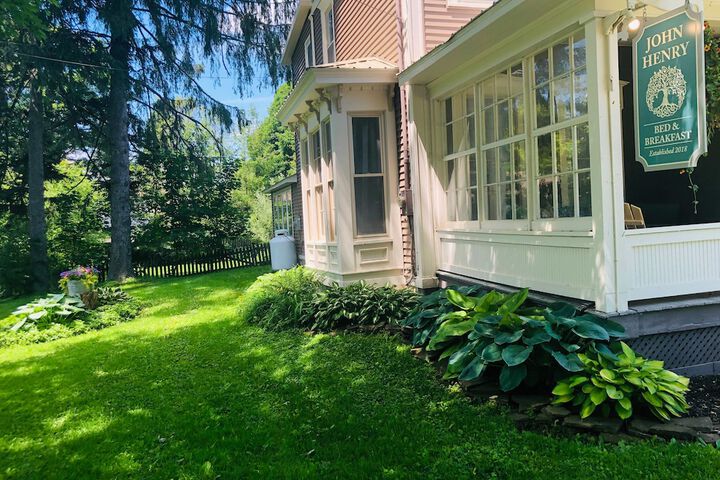 Hotel Exterior 40 of 42