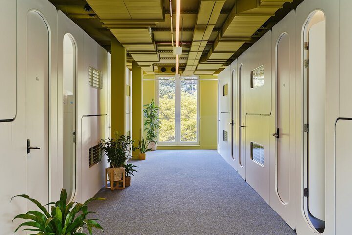 Ballroom/Hall 32 of 34