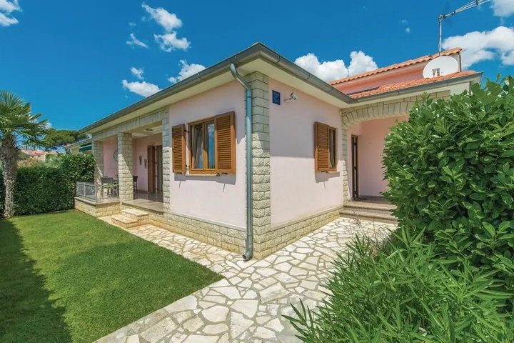 Stunning Home in Kastelir With Wifi and 2 Bedrooms
