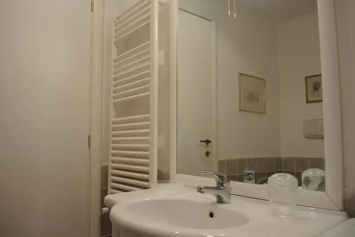 Room 9 of 20