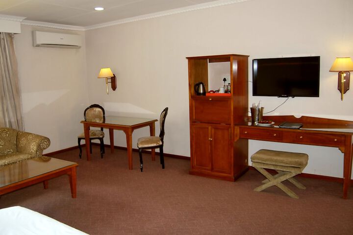 Room 33 of 64