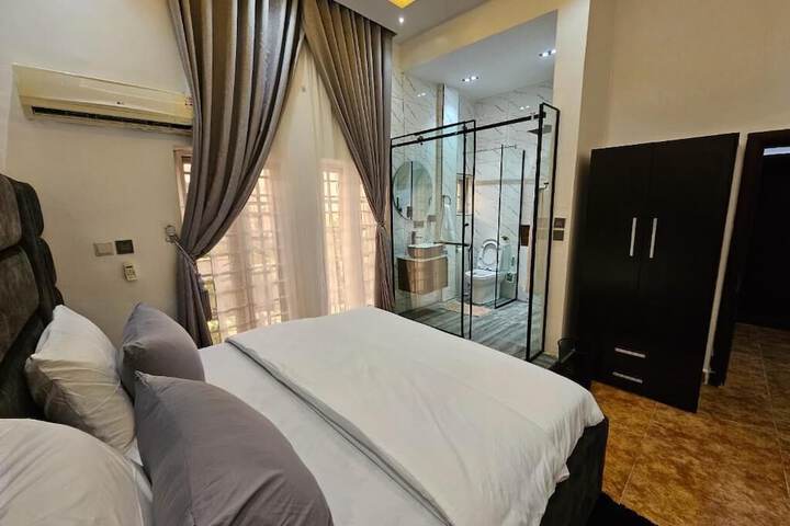 Room 8 of 26