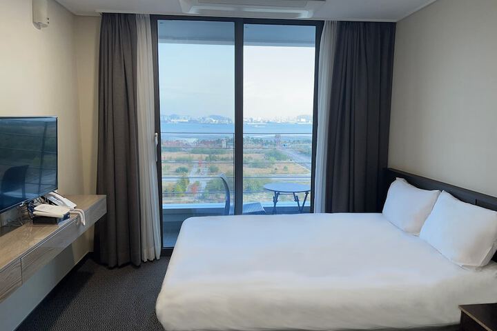 Room 8 of 23