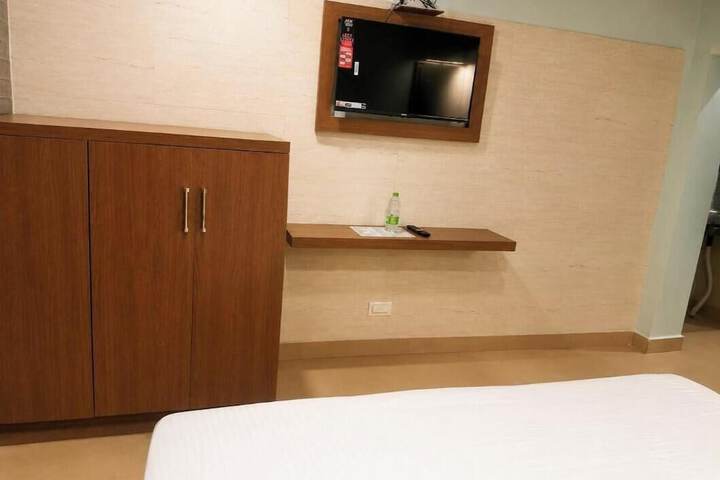 Room 14 of 16
