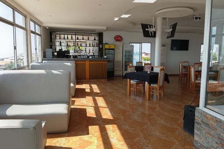 Lounge 9 of 17